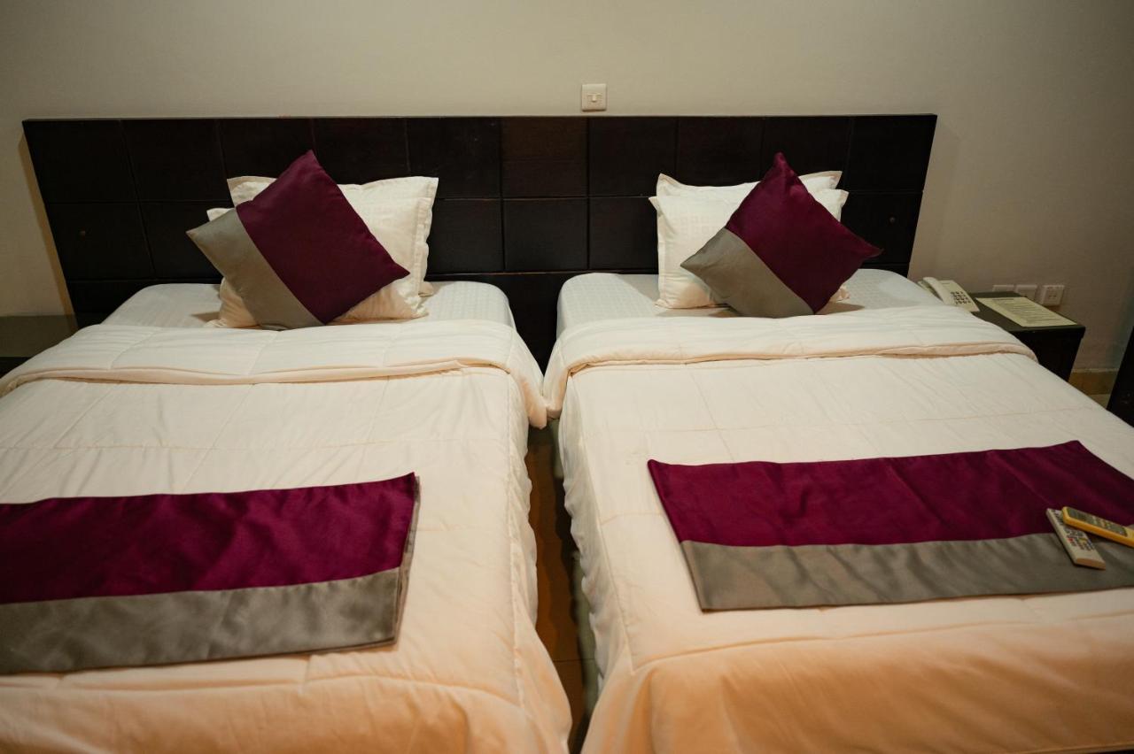 Korkdam Hotel Taifa Buitenkant foto
