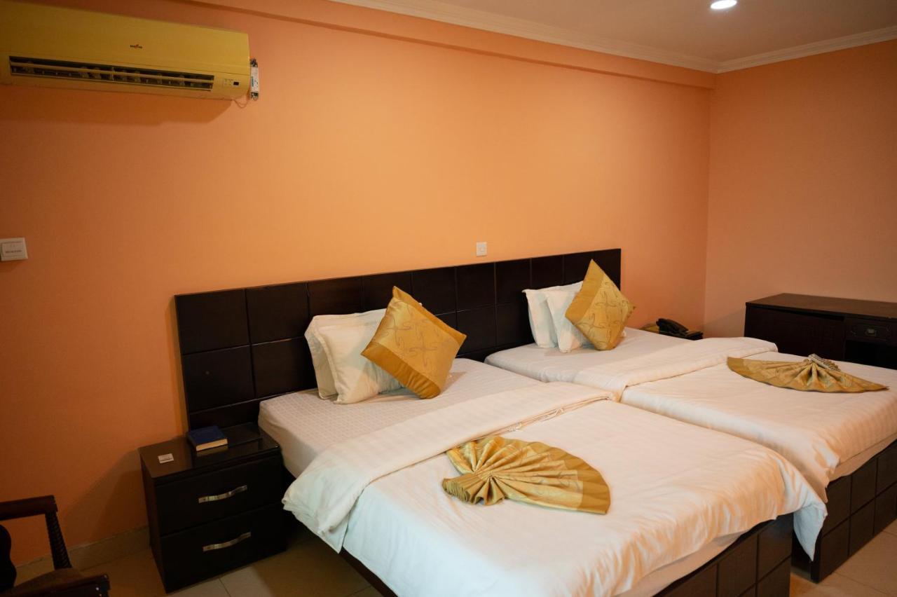Korkdam Hotel Taifa Buitenkant foto
