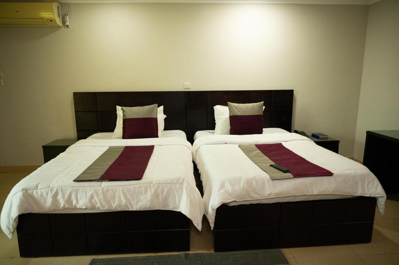 Korkdam Hotel Taifa Buitenkant foto