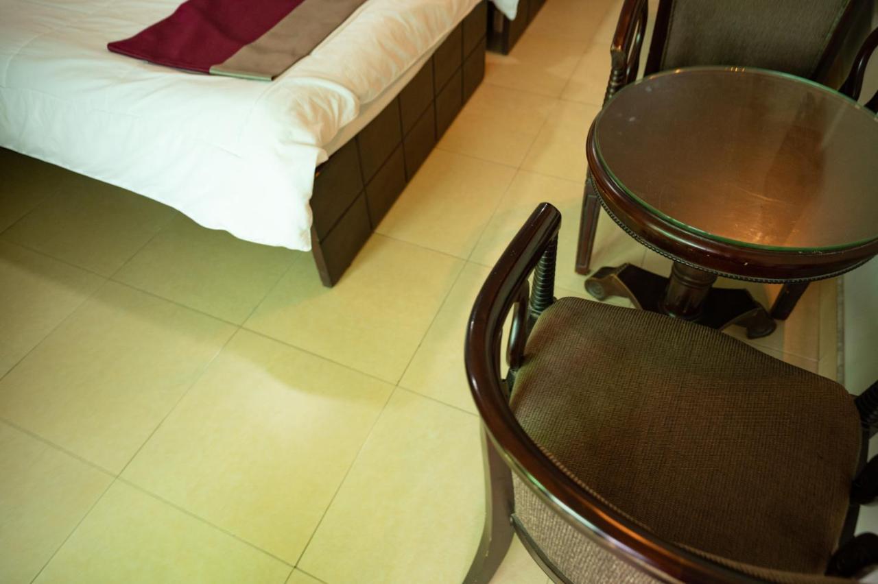 Korkdam Hotel Taifa Buitenkant foto