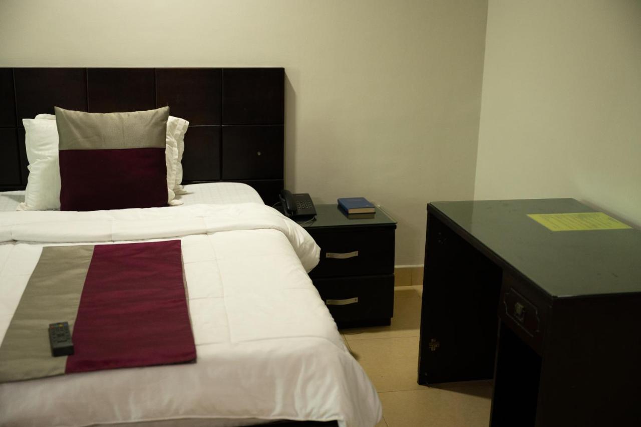 Korkdam Hotel Taifa Buitenkant foto
